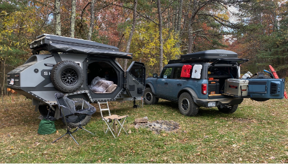 rig with sleeping quarters shown